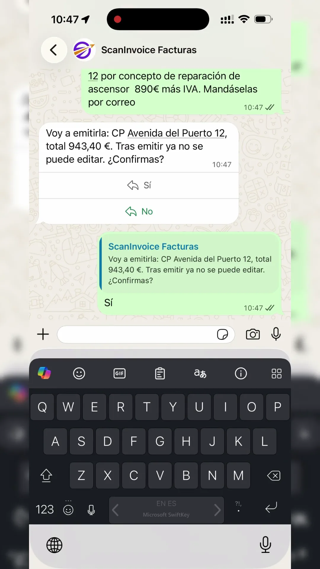 Conversación de WhatsApp: el usuario pide emitir una factura por una reparación de ascensor y el asistente prepara la factura para confirmar el envío.